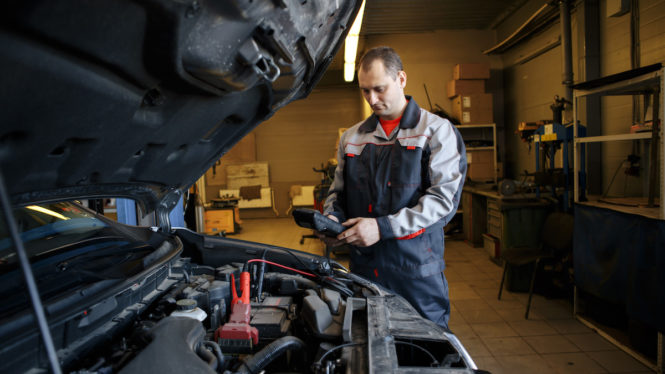 España se enfrenta a multas por incumplir leyes de la UE y perjudicar a los talleres de coches