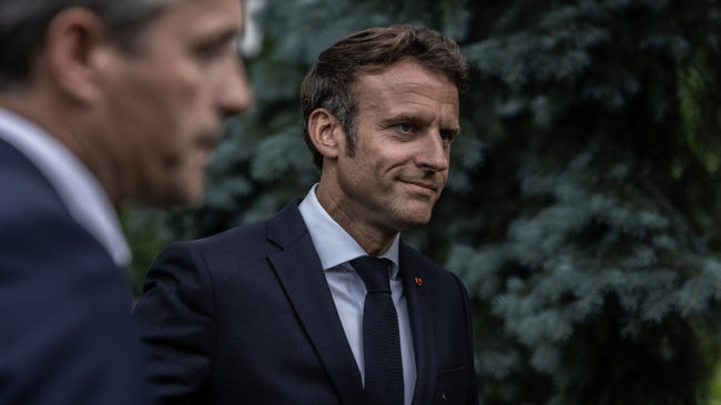 Macron se juega este domingo la mayoría absoluta en la segunda vuelta de las legislativas
