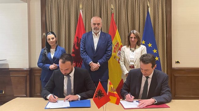 Enagás y la gasista estatal de Albania firman un acuerdo para desarrollar infraestructuras