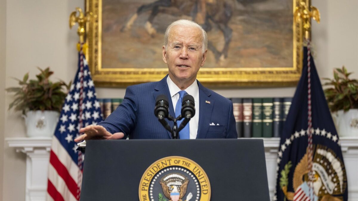 Joe Biden propone suspender el impuesto sobre la gasolina durante tres meses