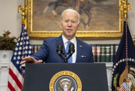 Joe Biden propone suspender el impuesto sobre la gasolina durante tres meses