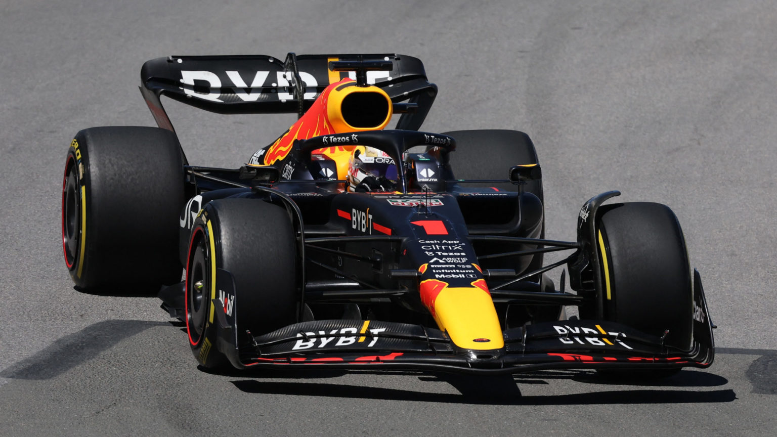 Verstappen se lleva el triunfo en Canadá por delante de Carlos Sainz y refuerza su liderazgo