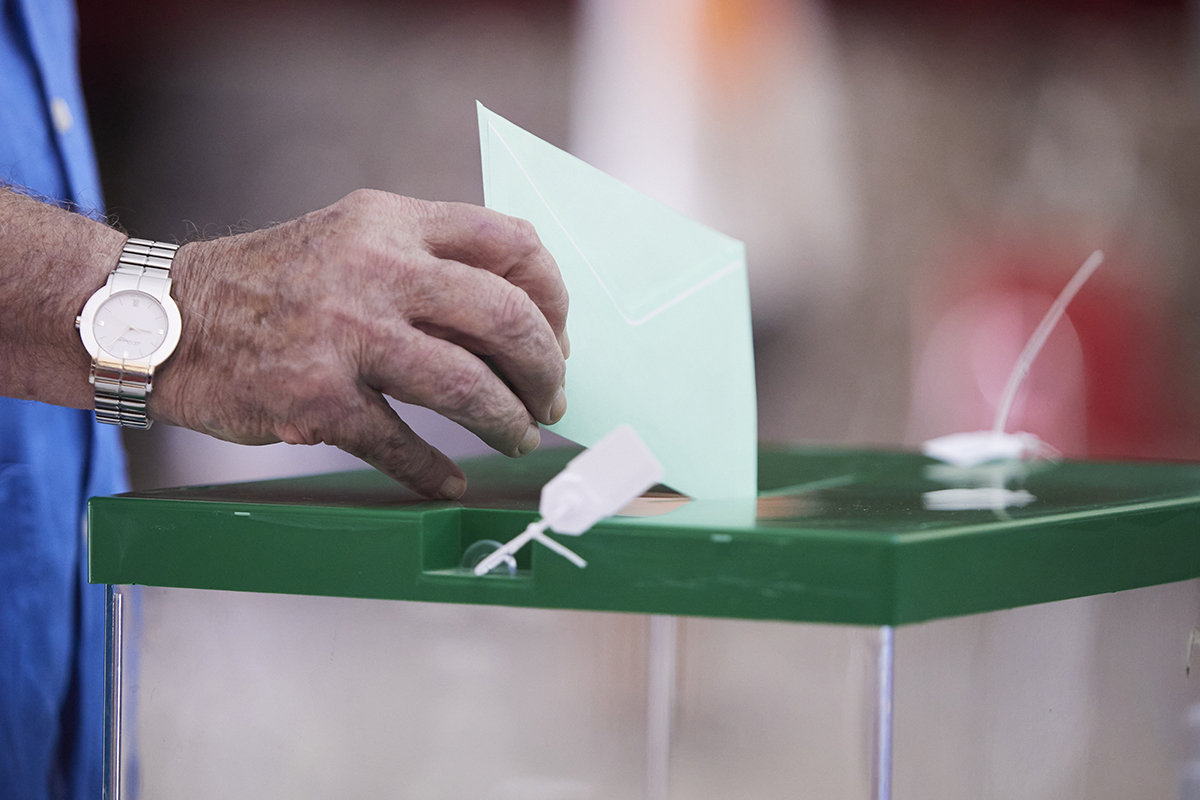 El PP gana con mayoría absoluta en Andalucía