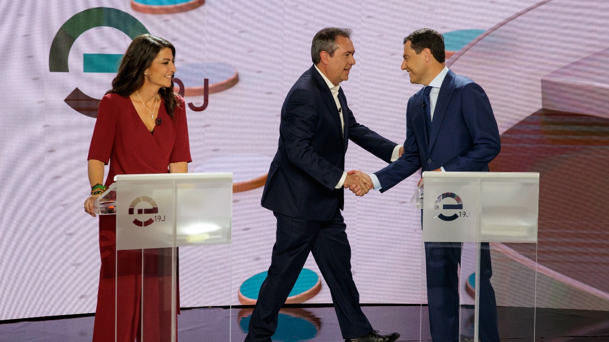 Juanma Moreno no se entiende con Macarena Olona en un debate que no despeja dudas