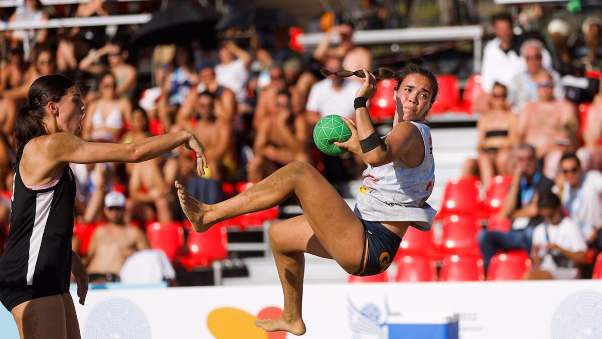 Las españolas ‘Guerreras de la arena’, subcampeonas del mundo de balonmano