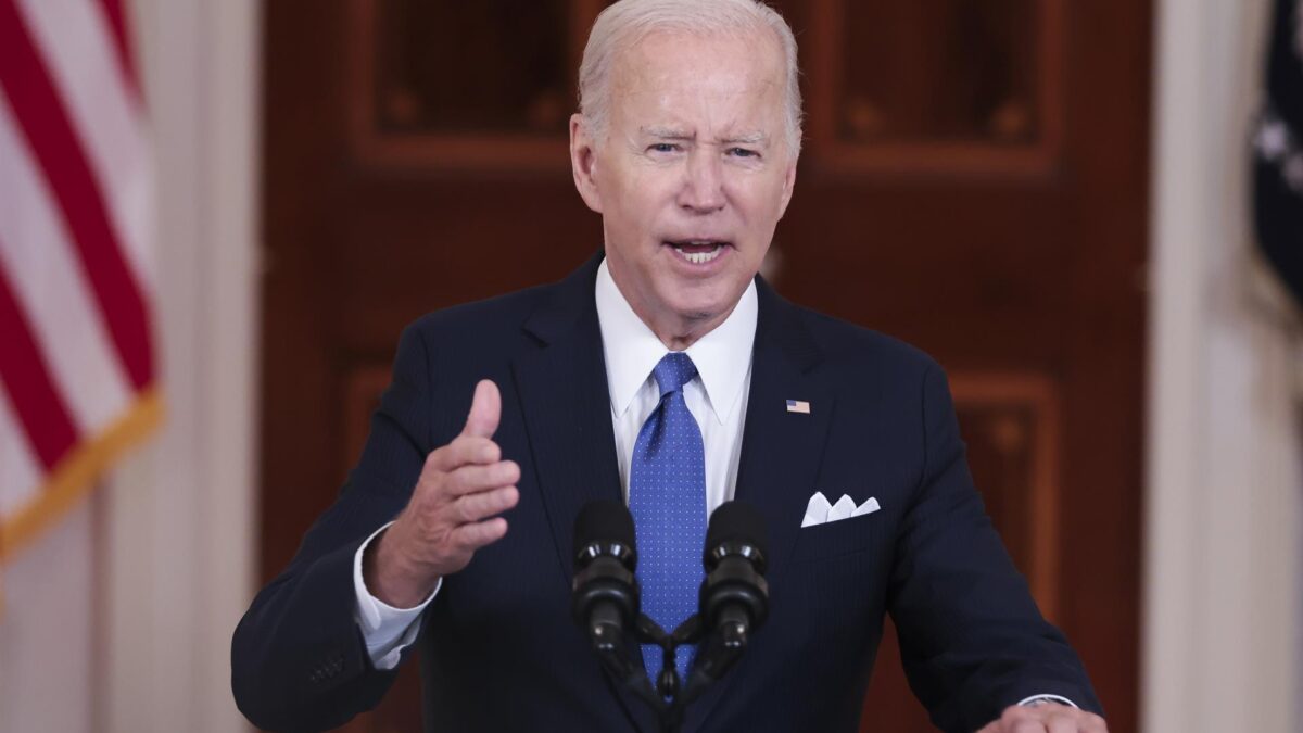 Biden promulga la primera ley sobre control de armas en EEUU