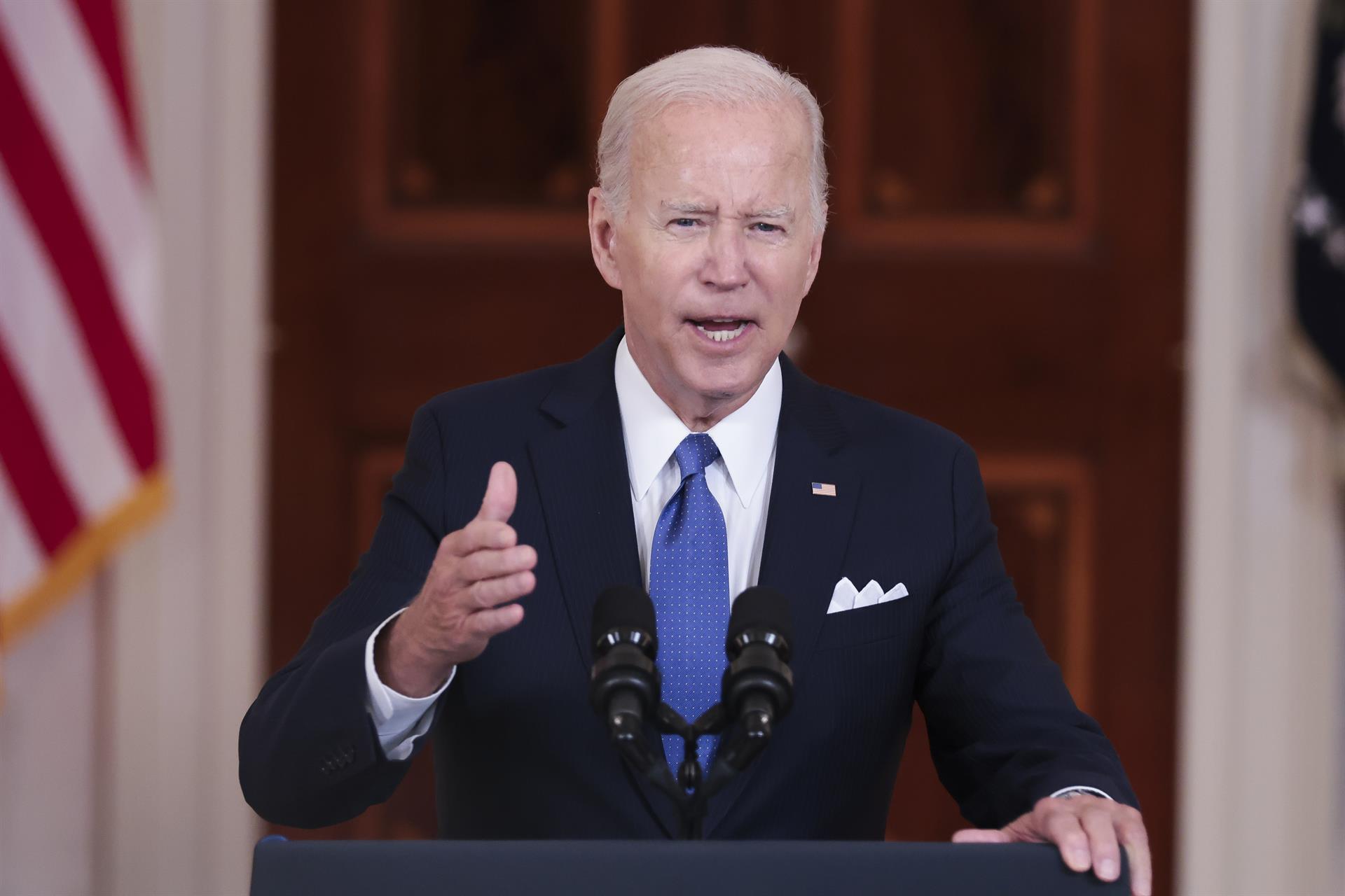 Biden promulga la primera ley sobre control de armas en EEUU