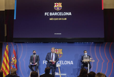 Los socios del Barça aprueban vender un 49% de su sociedad de Licensing y Merchandising
