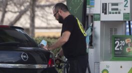 El precio de la gasolina marca un máximo histórico y 'se come' un 75% de la subvención del Gobierno