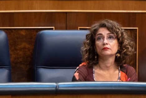 María Jesús Montero anuncia que habrá recargo fiscal a las eléctricas desde 2023