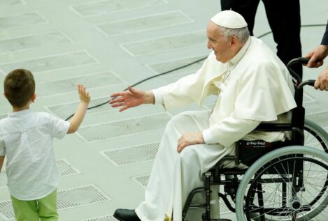 El Papa vuelve a cancelar actividades de su agenda por sus lesiones en la rodilla