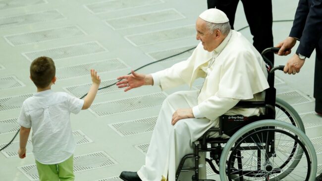 El Papa vuelve a cancelar actividades de su agenda por sus lesiones en la rodilla