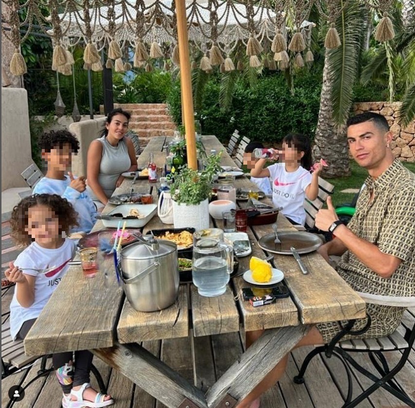 Cristiano Ronaldo en una imagen familiar durante sus vacaciones en Mallorca | @cristiano