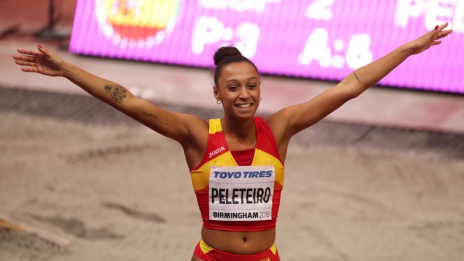 Ana Peleteiro ironiza con el racismo en el atletismo: «Los blancos se visten de negros»