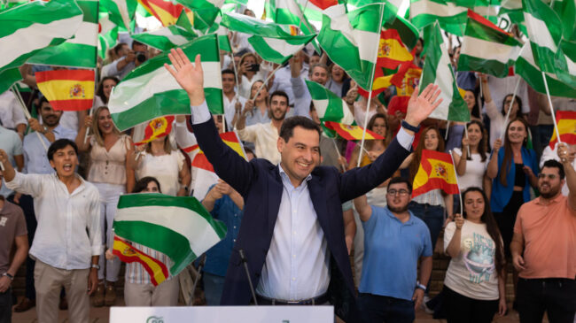 La Junta electoral de Andalucía no sanciona al PP por usar la foto del rey y vulnerar la Loreg 
