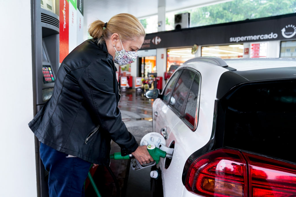 Las familias gastarán 1.000 euros más por la subida de la gasolina