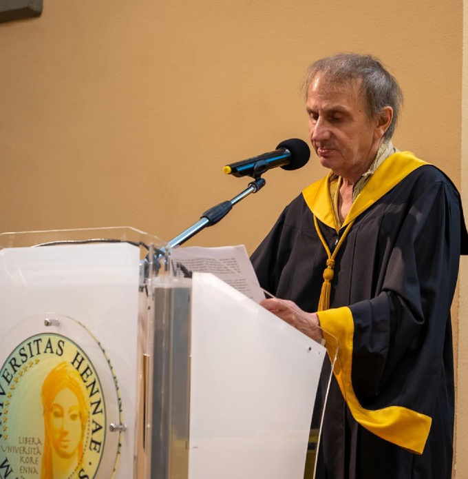 Michel Houellebecq en la Universidad Kore de Enna (Italia)