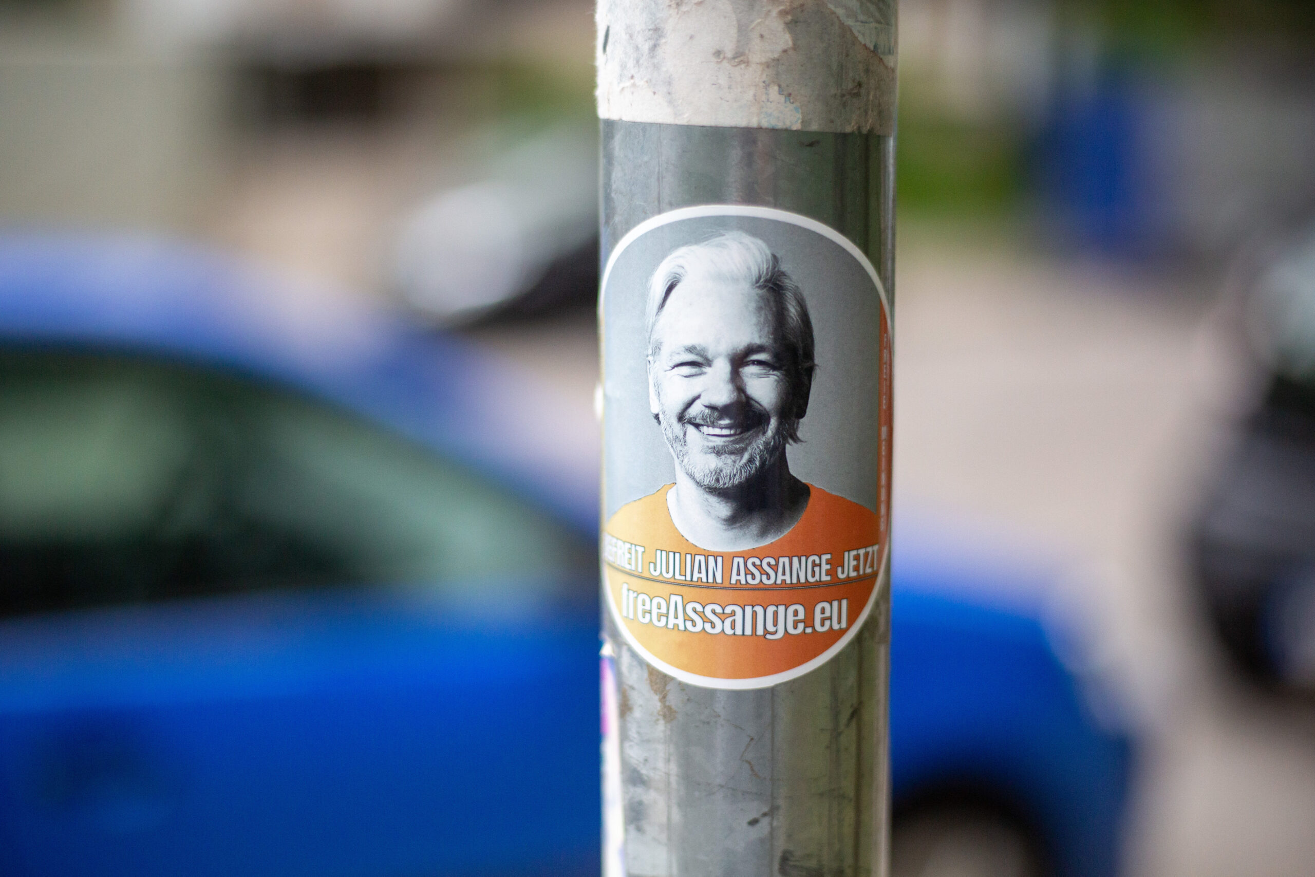 El Gobierno británico firma la orden de extradición de Assange
