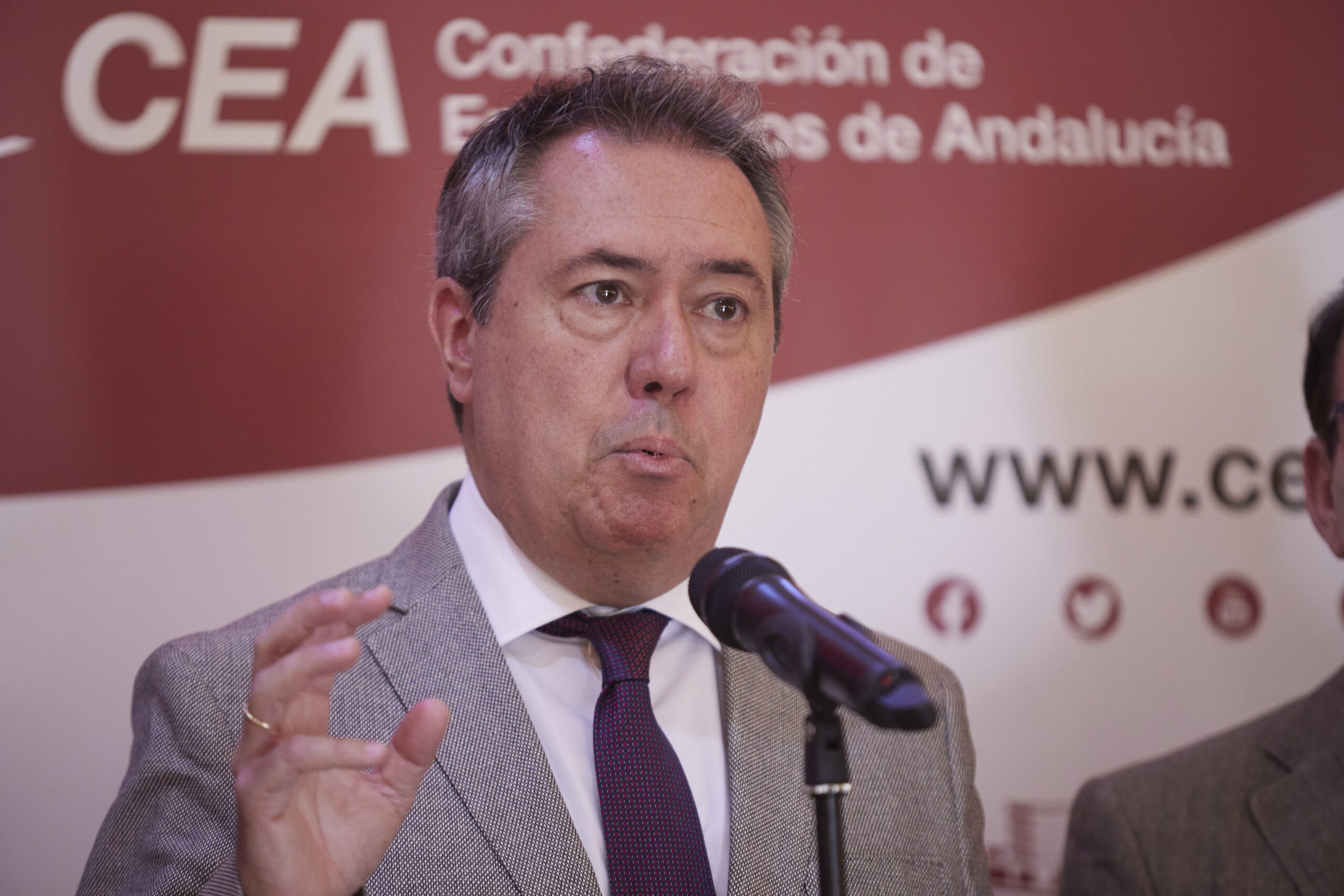 Espadas pide no caer «en la trampa» de votar a Moreno para «parar a la ultraderecha»