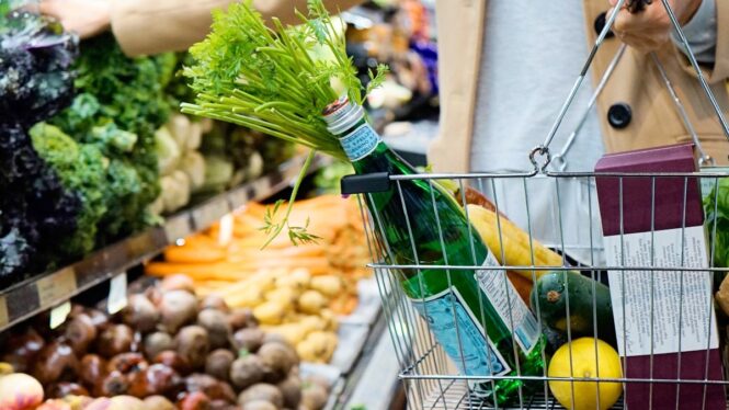 Los consejos de la abuela para ahorrar al hacer la compra en el supermercado