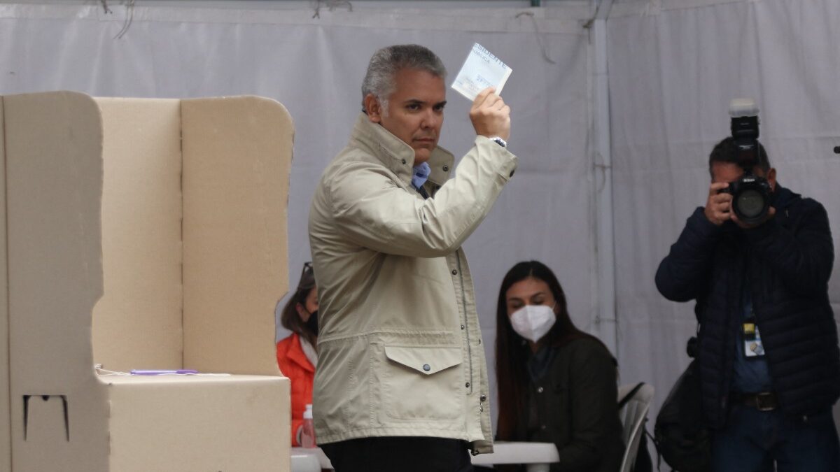 Iván Duque es condenado a cinco días de arresto domiciliario por desacato