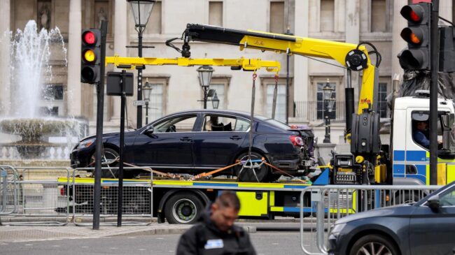 La Policía británica evacúa Trafalgar Square por la presencia de un vehículo sospechoso