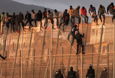 Marlaska recorta los antidisturbios en Ceuta y Melilla: «Ojalá que no haya un salto masivo»