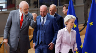 La UE otorga a Ucrania y Moldavia el estatus de candidatos e indigna a los países balcánicos