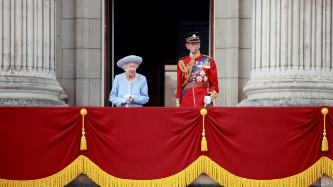 Reino Unido rinde homenaje a Isabel II, la monarca que ha marcado una época en sus 70 años en el trono