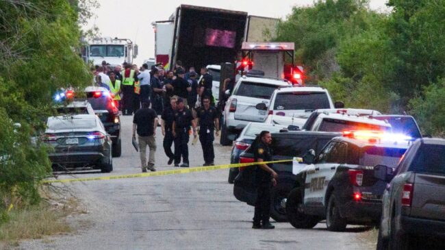 Hallan a 46 inmigrantes muertos y 16 heridos en un camión abandonado en Texas