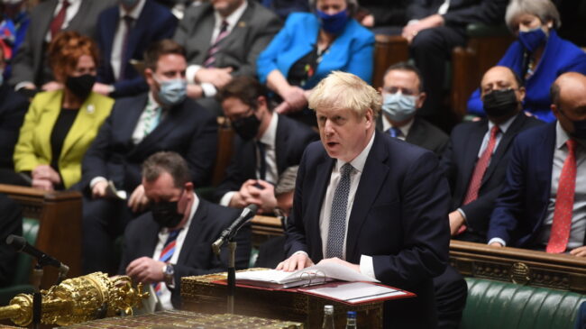 Boris Johnson se enfrenta a una moción de censura interna apoyada por más de 50 diputados conservadores