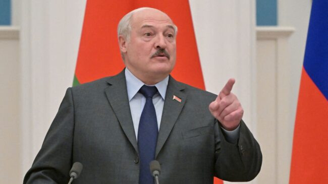 El Gobierno bielorruso reprime a quienes se oponen a la guerra de su aliado ruso