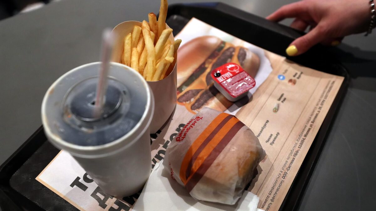 (VÍDEO) La versión rusa del desaparecido McDonald’s se estrena en Moscú