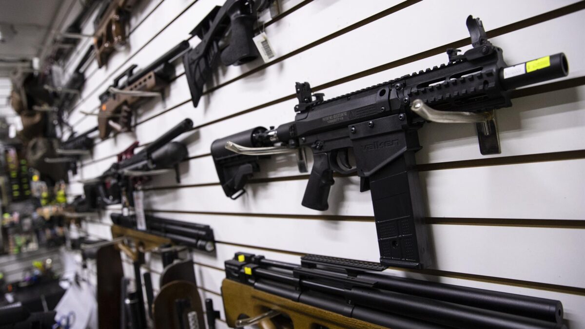 El Supremo de Estados Unidos reafirma el derecho a llevar armas al tumbar una ley que las prohibiría en público