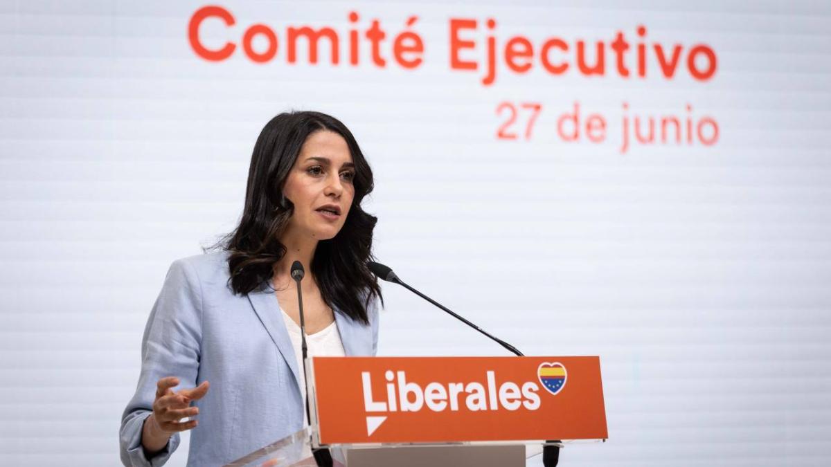Arrimadas desactiva la rebelión interna en Ciudadanos al mantener a Villacís a su lado