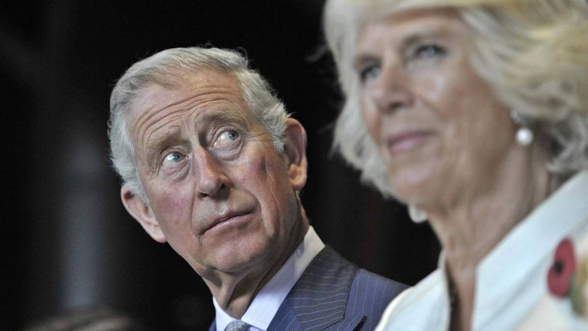 El príncipe Carlos tacha de «lamentable» el plan de Johnson de desviar migrantes a Ruanda