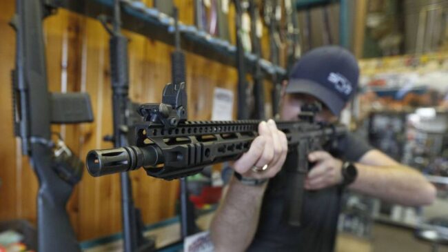 Nueva York eleva de 18 a 21 años la edad mínima para comprar rifles ante la escalada de tiroteos
