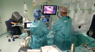 El robot Da Vinci, clave para reducir la mortalidad del cáncer de pulmón