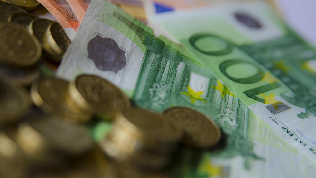 El interés del bono español a diez años cae un 3% tras el anuncio del encuentro del BCE