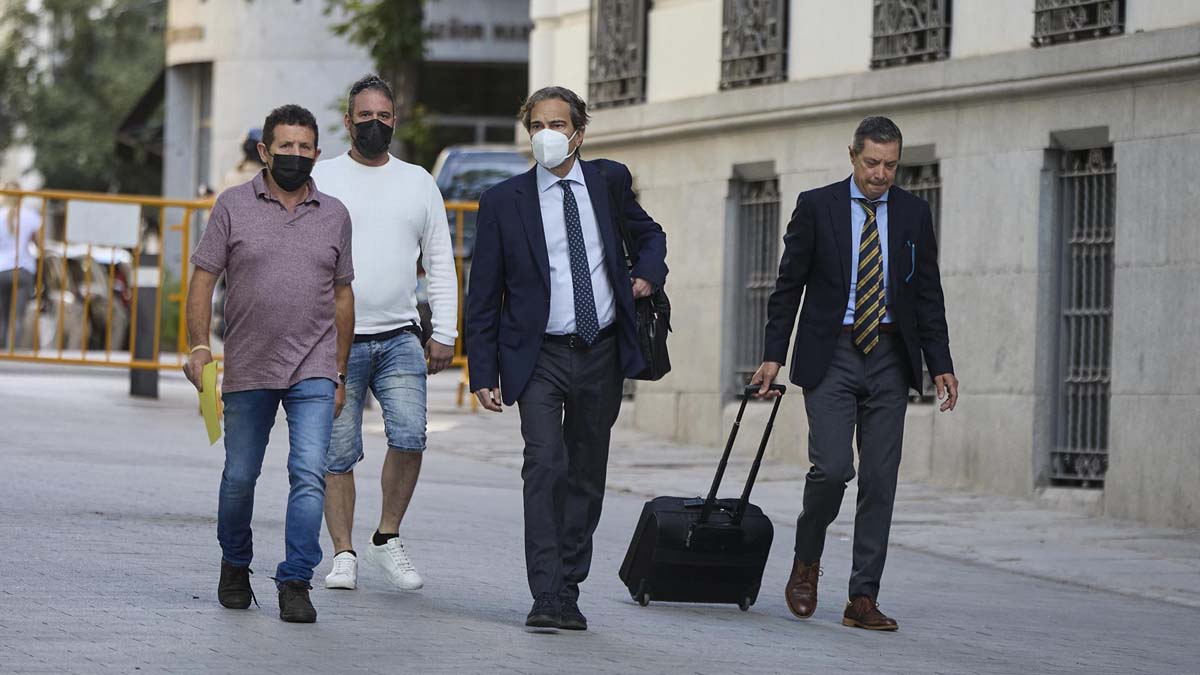 El juez prohíbe salir de España al patrón del ‘Villa de Pitanxo’