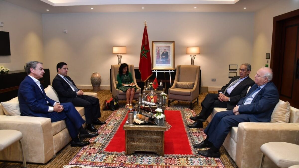 Zapatero y Moratinos ‘aprovechan’ la crisis entre España y Argelia para reunirse con el ministro de Exteriores de Marruecos