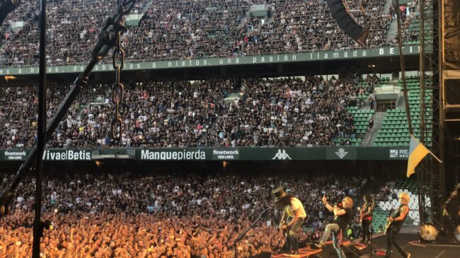Guns N' Roses conquistan Sevilla 30 años después de pasar desapercibidos en su primer concierto en la ciudad