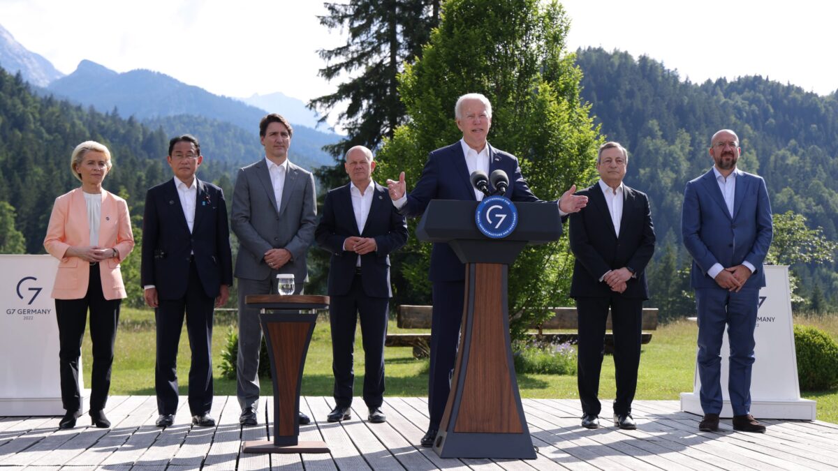 Más sanciones para Rusia: el G7 ultima un acuerdo para poner un precio tope a las exportaciones de petróleo ruso
