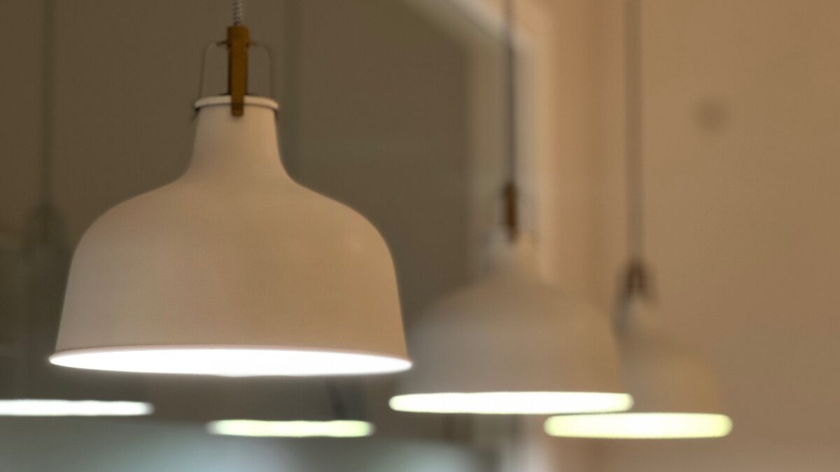 La luz será aún más cara durante los próximos doce meses, según el mercado de futuros