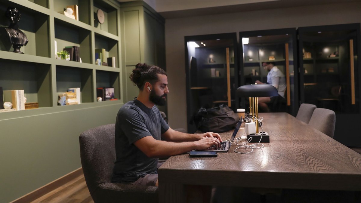 Jornada laboral de cuatro días con el 100% del salario: así ha funcionado en Reino Unido