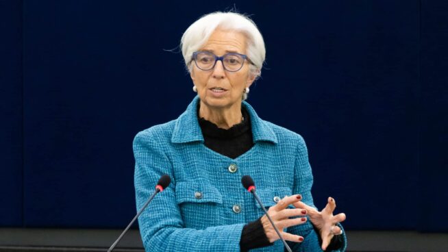 El BCE calcula que la subida del precio petróleo reducirá su producción un 0,8%