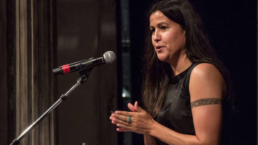 Natalie Diaz: la exjugadora de baloncesto que se convirtió en poeta (y ganó el Premio Pulitzer)