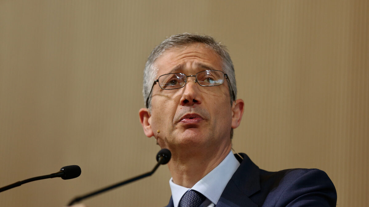 Hernández de Cos no se casa con nadie