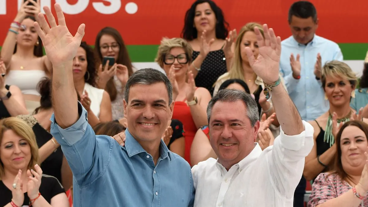 Sánchez pide al PSOE de Andalucía que despierte porque no pasa de 30 escaños