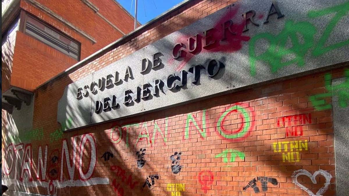 Identificados para sanción una treintena de activistas anti-OTAN por pintadas en la Escuela de Guerra